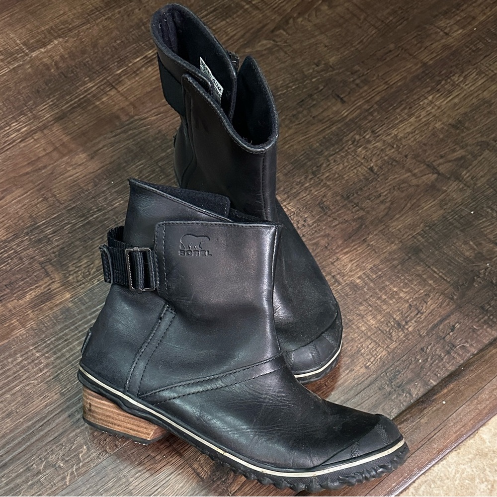 Sorel Pull on slim boot 8.5